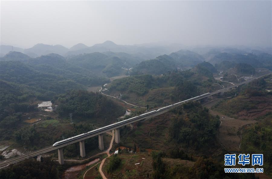 (新華全媒頭條·圖文互動(dòng))(4)烏蒙歡歌高鐵來——寫在成貴高鐵通車之際