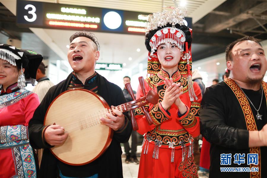 (新華全媒頭條·圖文互動(dòng))(18)烏蒙歡歌高鐵來——寫在成貴高鐵通車之際