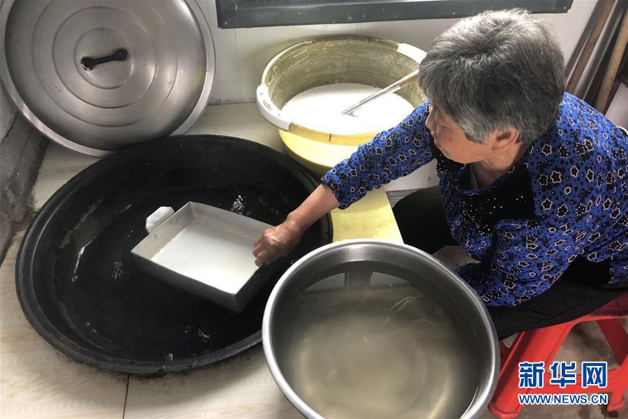 (脫貧攻堅(jiān)·圖文互動(dòng))(2)中國(guó)東極故事之四:“粉皮大娘”屈晶的“脫貧秘方”