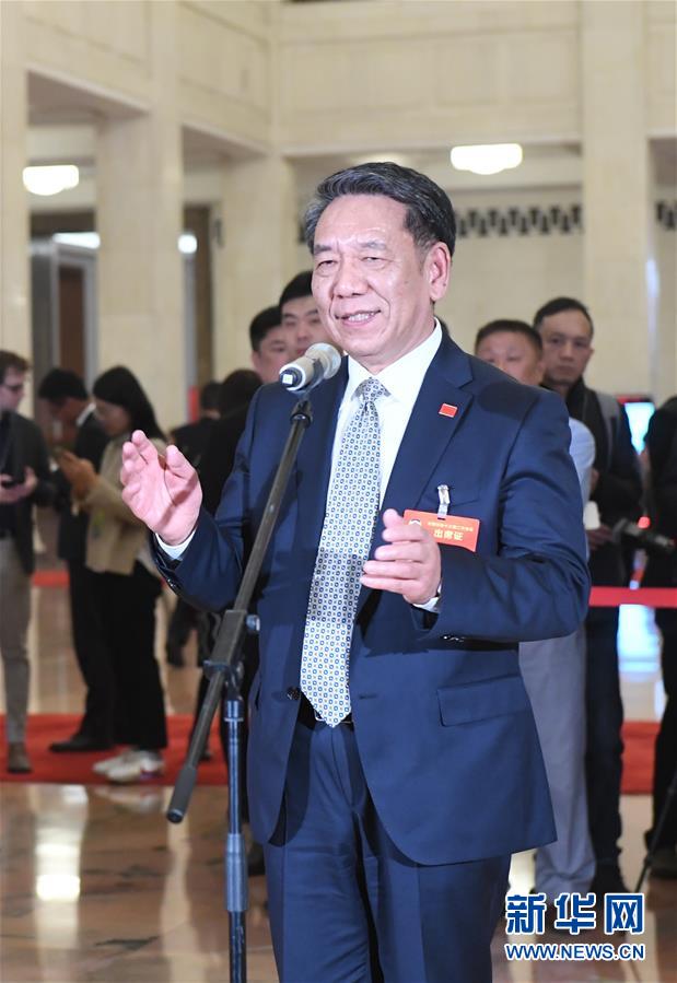 （兩會(huì)&middot;面對(duì)面）（1）全國(guó)政協(xié)委員接受采訪