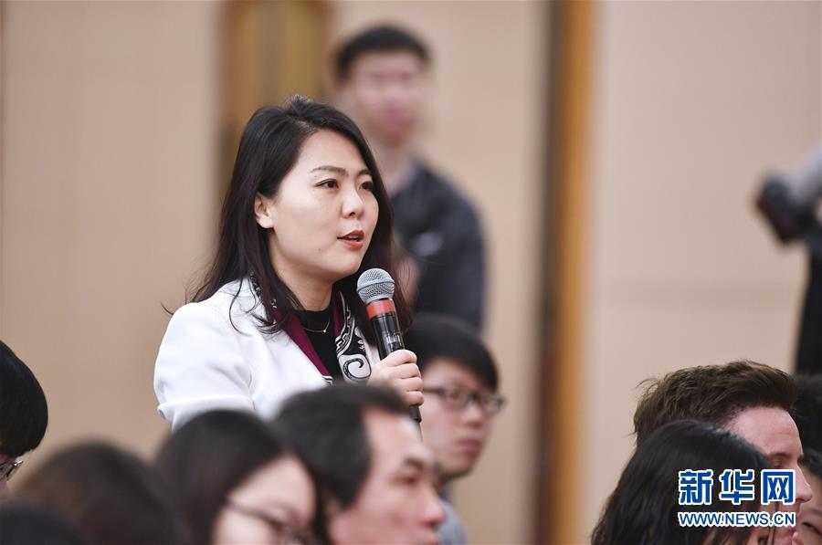 （兩會(huì)）（2）國(guó)務(wù)院扶貧辦主任劉永富就&ldquo;攻堅(jiān)克難&mdash;&mdash;堅(jiān)決打贏脫貧攻堅(jiān)戰(zhàn)&rdquo;答記者問(wèn)