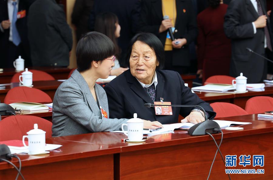 （新華全媒頭條&middot;兩會特別報道&middot;圖文互動）（5）向著夢想的接力&mdash;&mdash;&ldquo;90歲&rdquo;與&ldquo;95后&rdquo;代表的&ldquo;對話&rdquo;