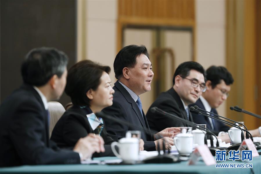 （兩會(huì)&middot;XHDW）（10）最高人民法院審判委員會(huì)副部級(jí)專職委員劉貴祥等就&ldquo;攻堅(jiān)&lsquo;基本解決執(zhí)行難&rsquo;&rdquo;答記者問(wèn)