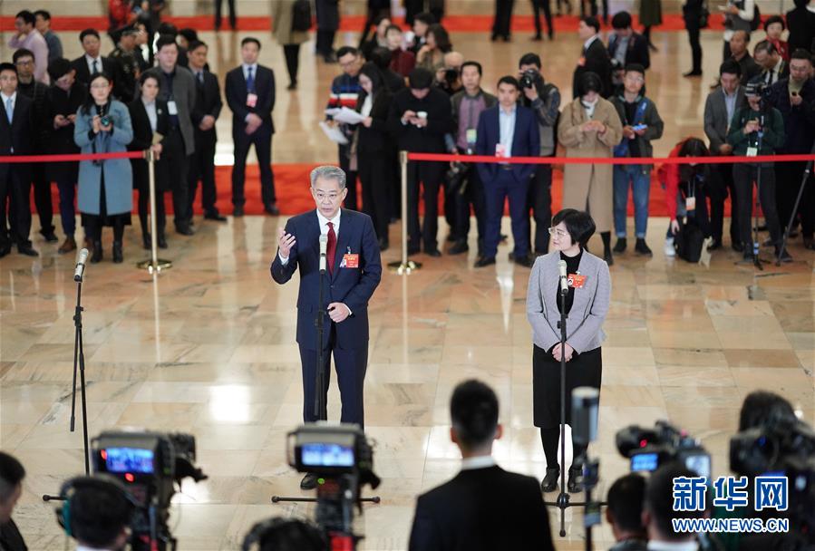 （兩會(huì)&middot;面對(duì)面&middot;XHDW）（15）全國(guó)政協(xié)委員接受采訪