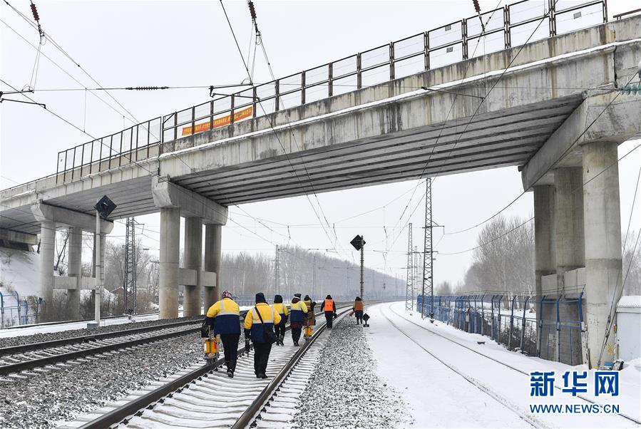 （新春走基層）（12）嚴寒下的&ldquo;鐵路醫生&rdquo;：風雪中守護回家路