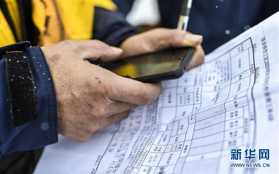 （新春走基層）（15）嚴寒下的&ldquo;鐵路醫生&rdquo;：風雪中守護回家路