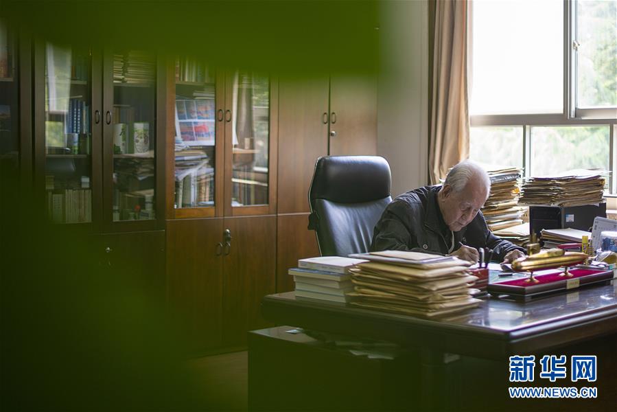 （今日關注&middot;科技獎勵大會&middot;圖文互動）（5）此生屬于祖國，此生無怨無悔&mdash;&mdash;隱身30年的中國核潛艇先驅黃旭華