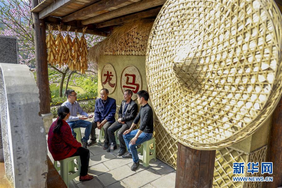 （新華全媒頭條&middot;圖文互動）（2）為基層松綁減負　促干部擔當作為&mdash;&mdash;以習近平同志為核心的黨中央推進&ldquo;基層減負年&rdquo;工作綜述