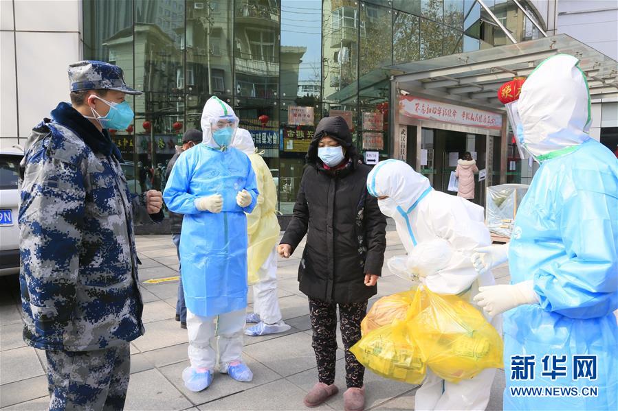 （新華全媒頭條&middot;圖文互動）（1）黨旗，高高飄揚在防控疫情斗爭第一線&mdash;&mdash;各級黨組織和廣大黨員干部投身疫情防控阻擊戰紀實