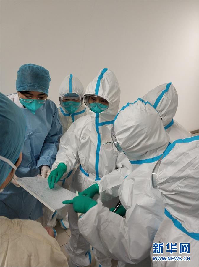 (新華全媒頭條·圖文互動)(4)戰紅區!——發生在武漢抗疫隔離病房內的故事