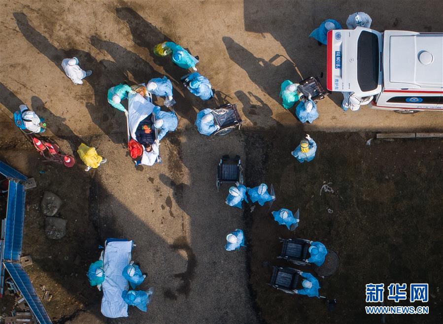 （新華全媒頭條&middot;圖文互動） （5）做好疫情防護 統籌抓好改革發展穩定各項工作&mdash;&mdash;堅決打贏疫情防控阻擊戰系列述評之四