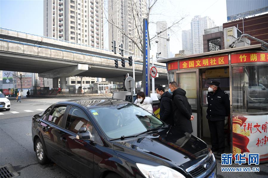 （在習近平新時代中國特色社會主義思想指引下&mdash;&mdash;新時代新作為新篇章&middot;習近平總書記關切事&middot;圖文互動）（2）當億萬只手緊握在一起&hellip;&hellip;&mdash;&mdash;戰&ldquo;疫&rdquo;一線感受中國力量