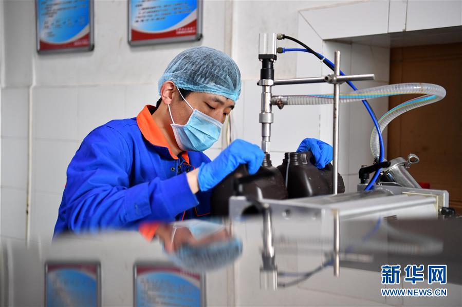 （圖文互動）（2）為防控疫情添磚加瓦&mdash;&mdash;山西企業(yè)&ldquo;跨界&rdquo;生產(chǎn)防疫物資見聞