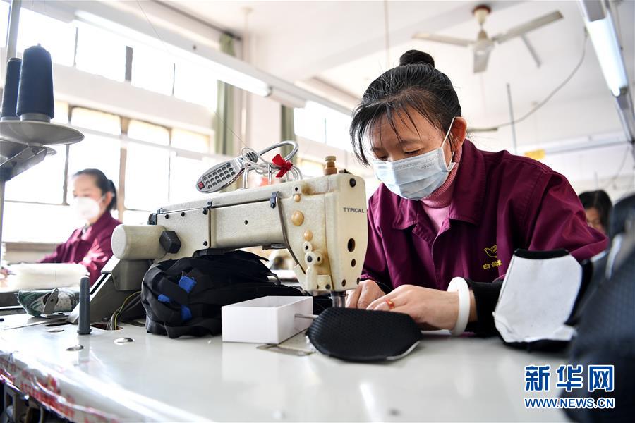 （圖文互動）（4）為防控疫情添磚加瓦&mdash;&mdash;山西企業(yè)&ldquo;跨界&rdquo;生產(chǎn)防疫物資見聞