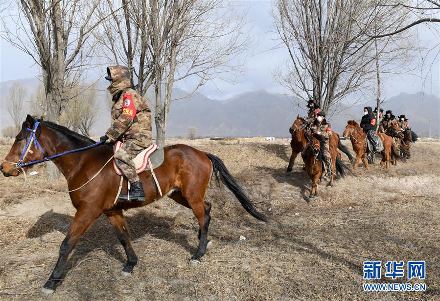 （聚焦疫情防控&middot;圖文互動）（2）行進在鄉間的馬背巡邏隊