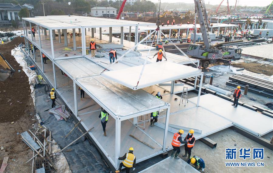 (新華全媒頭條·圖文互動(dòng))(11)滄海橫流 英雄本色——致敬抗疫一線的勇士們