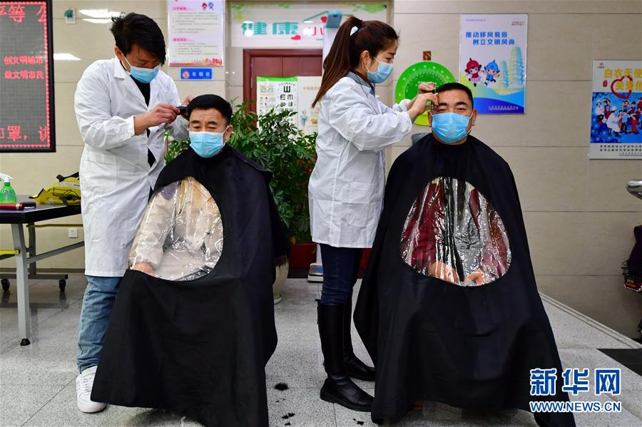 （在習近平新時代中國特色社會主義思想指引下&mdash;&mdash;新時代新作為新篇章&middot;習近平總書記關(guān)切事&middot;圖文互動）（3）戰(zhàn)&ldquo;疫&rdquo;中的&ldquo;凡人微光&rdquo;