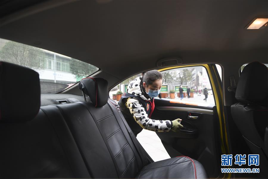 （聚焦疫情防控&middot;圖文互動(dòng)）（3）&ldquo;讓醫(yī)務(wù)人員無后顧之憂！&rdquo;&mdash;&mdash;重慶志愿者&ldquo;守護(hù)&rdquo;千余名一線醫(yī)護(hù)人員家屬見聞