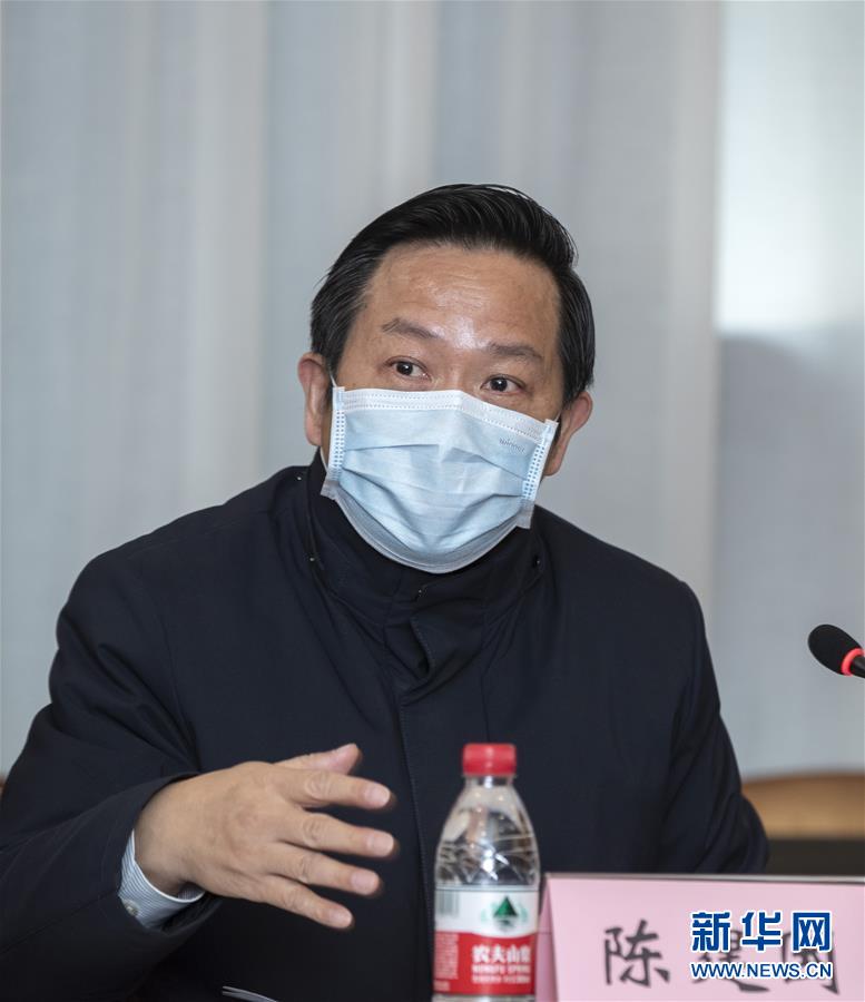 (聚焦疫情防控·圖文互動(dòng))(2)急防控所急,沖鋒勇向前——華中科技大學(xué)以科研攻關(guān)推動(dòng)疫情防控救治觀察