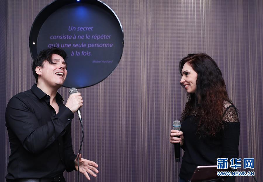 （國際&middot;圖文互動）（2）通訊：手牽手，我們共同驅散陰霾&mdash;&mdash;法國音樂人創作抗疫歌曲背后的故事