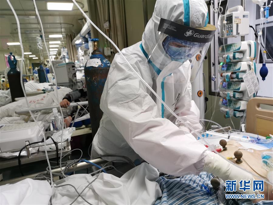 （一線抗疫群英譜&middot;圖文互動）（1）生命之光，溫暖&ldquo;無面之交&rdquo;&mdash;&mdash;記抗疫一線重癥監護室90后護士金鈺 