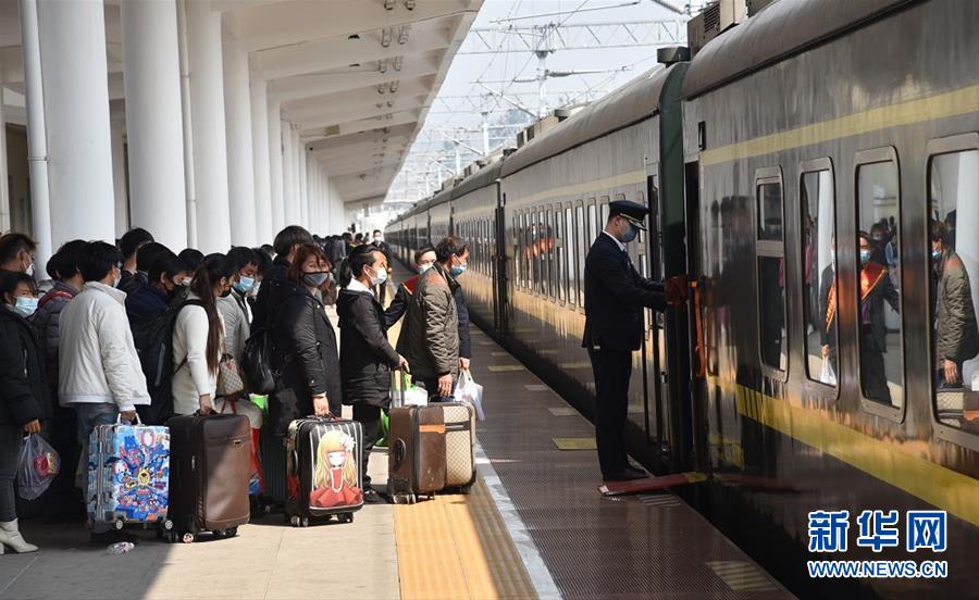 （新華全媒頭條&middot;圖文互動）（2）暢通復工復產&ldquo;生命線&rdquo;&mdash;&mdash;全國恢復正常交通運輸秩序