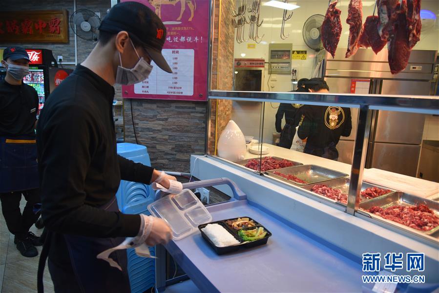 （聚焦復工復產&middot;圖文互動）（3）觸網接單、開發簡餐、直播賣貨&mdash;&mdash;餐企換招自救