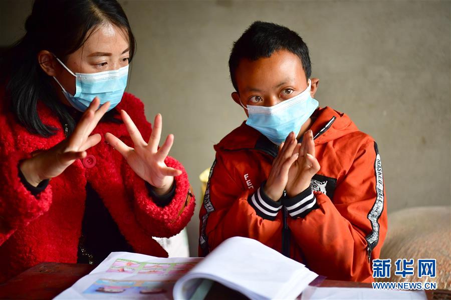 （決戰決勝脫貧攻堅&middot;圖文互動）（1）特寫：疫情下的一堂特殊送教上門課