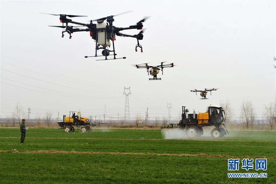 （新華全媒頭條&middot;在習近平新時代中國特色社會主義思想指引下&mdash;&mdash;新時代新作為新篇章&middot;圖文互動）（10）同心戰&ldquo;疫&rdquo;彰顯人民至上&mdash;&mdash;各地各部門貫徹落實習近平總書記重要指示精神統籌推進疫情防控和經濟社會發展 