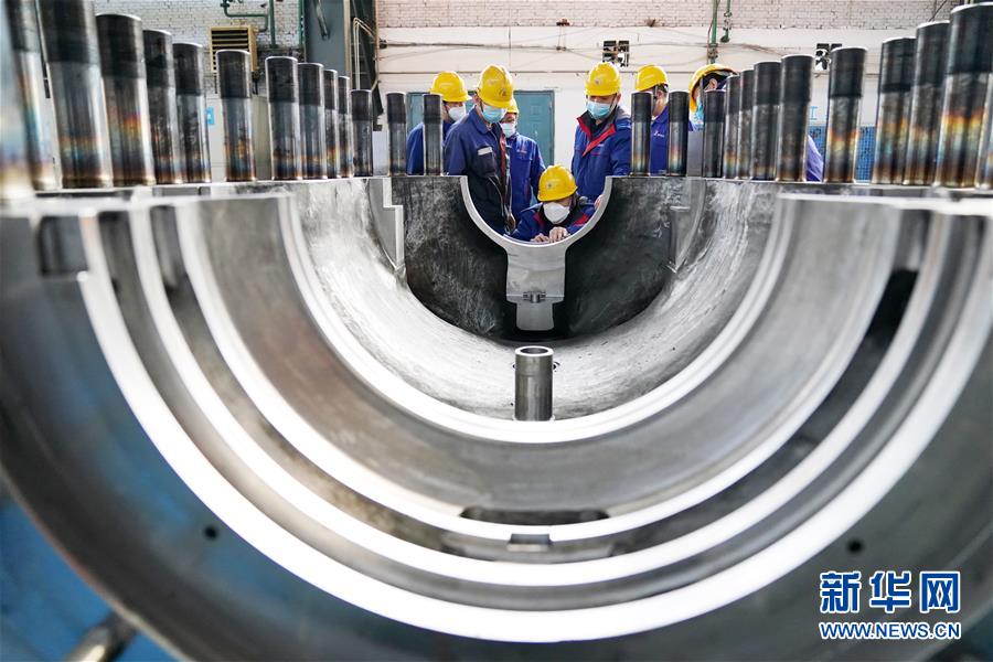 （新華全媒頭條&middot;在習近平新時代中國特色社會主義思想指引下&mdash;&mdash;新時代新作為新篇章&middot;圖文互動）（8）同心戰&ldquo;疫&rdquo;彰顯人民至上&mdash;&mdash;各地各部門貫徹落實習近平總書記重要指示精神統籌推進疫情防控和經濟社會發展 