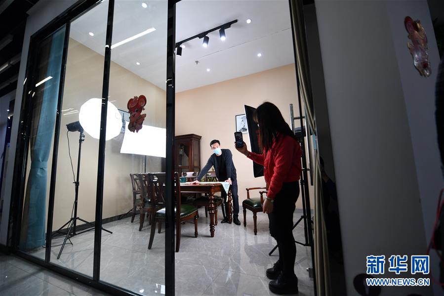 （聚焦復(fù)工復(fù)產(chǎn)&middot;圖文互動）（7）記者手記：戰(zhàn)&ldquo;疫&rdquo;中增長，這些企業(yè)做對了什么？