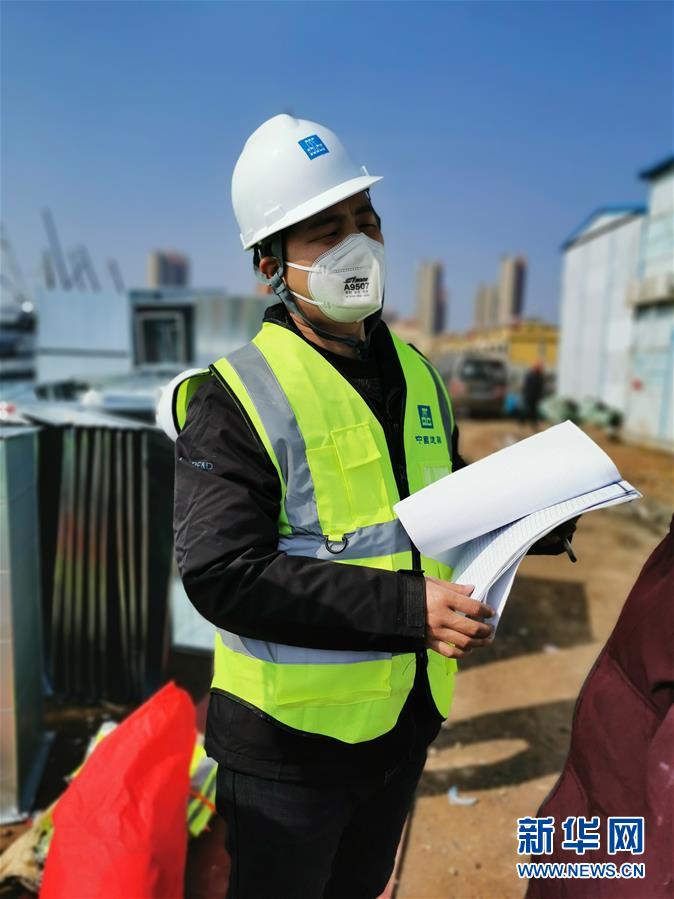 （一線抗疫群英譜&middot;圖文互動）（1）羅文浩：&ldquo;女兒，你的名字里有溫暖，有榮光！&rdquo;