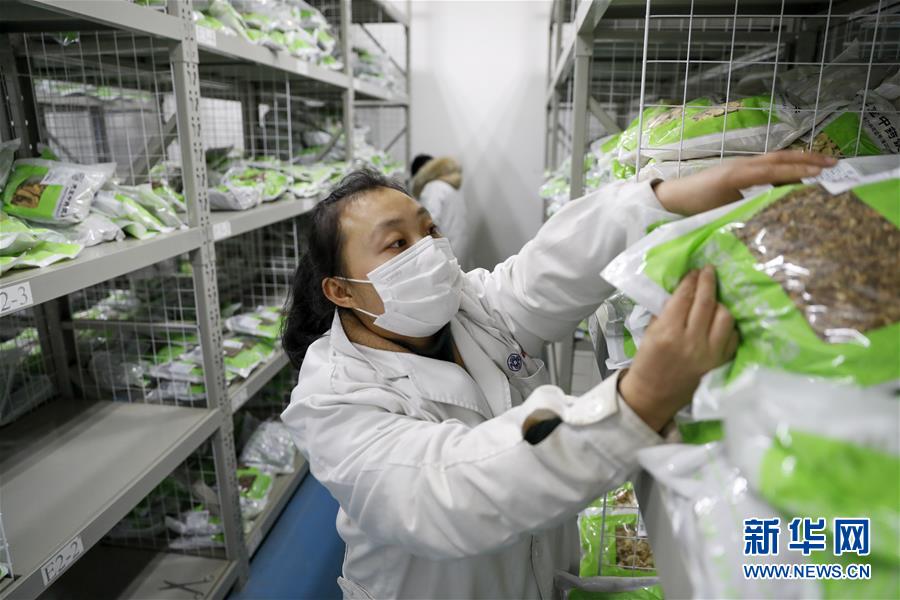 （在習近平新時代中國特色社會主義思想指引下&mdash;&mdash;新時代新作為新篇章&middot;習近平總書記關切事&middot;圖文互動）（4）穩住千家萬戶的&ldquo;飯碗&rdquo;&mdash;&mdash;各地積極穩就業化解疫情影響