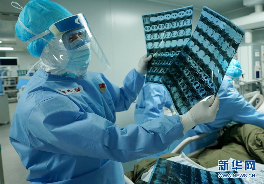 (新華全媒頭條·圖文互動)(6)和時間拼速度 與死神搶生命——火神山醫院重癥醫學一科里的“生死戰”
