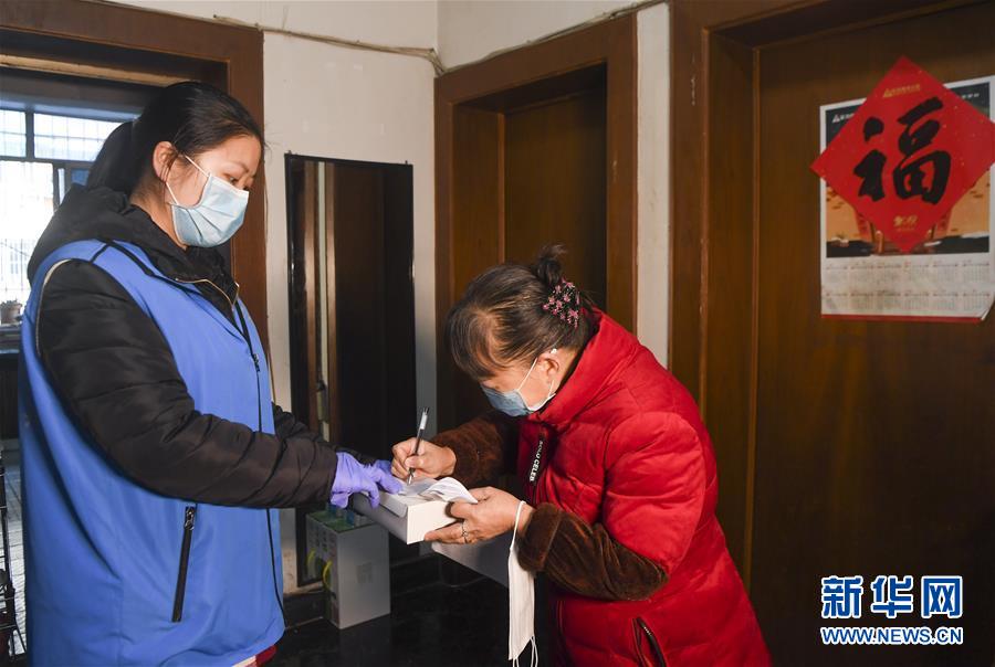 （習(xí)近平致敬的戰(zhàn)&ldquo;疫&rdquo;英雄&middot;社區(qū)工作者篇&middot;圖文互動(dòng)）（2）他們，堅(jiān)守一線戰(zhàn)風(fēng)雨