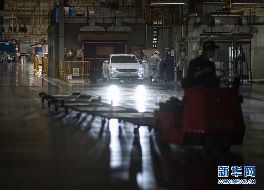 (新華全媒頭條·圖文互動(dòng))(16)在艱難中重啟 在陣痛中復(fù)蘇——湖北推動(dòng)安全有序復(fù)工復(fù)產(chǎn)掃描