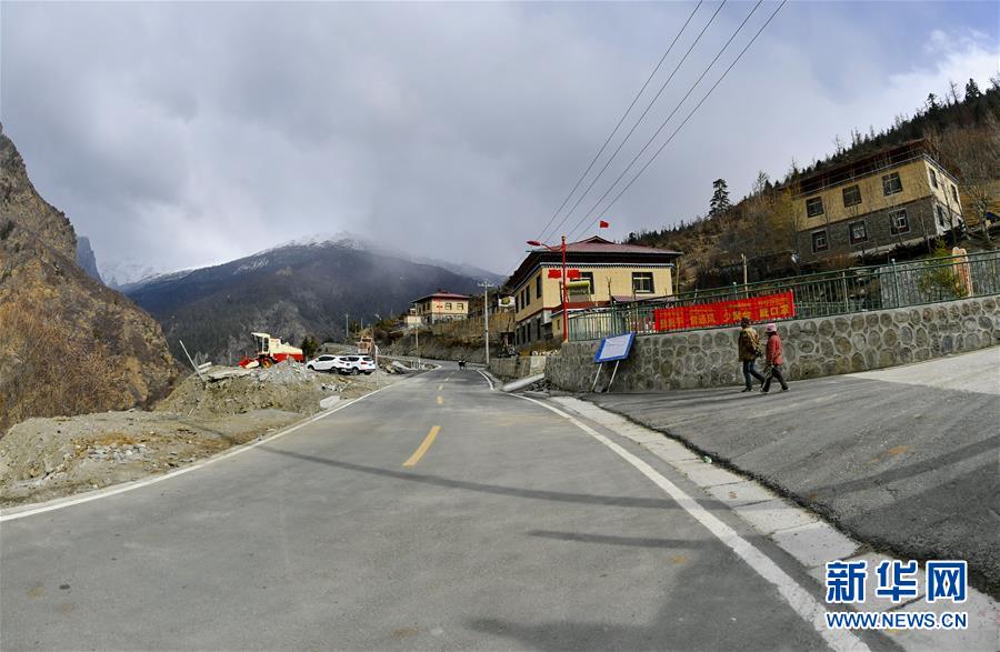 （新華全媒頭條&middot;圖文互動）（7）一面國旗與三代人的守望&mdash;&mdash;記西藏林芝市西日卡村的&ldquo;紅色&rdquo;傳承