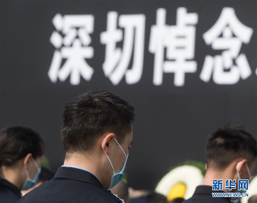 （新華全媒頭條&middot;圖文互動）（4）舉國同悲 萬眾同心&mdash;&mdash;全國各地悼念新冠肺炎疫情犧牲烈士和逝世同胞側記