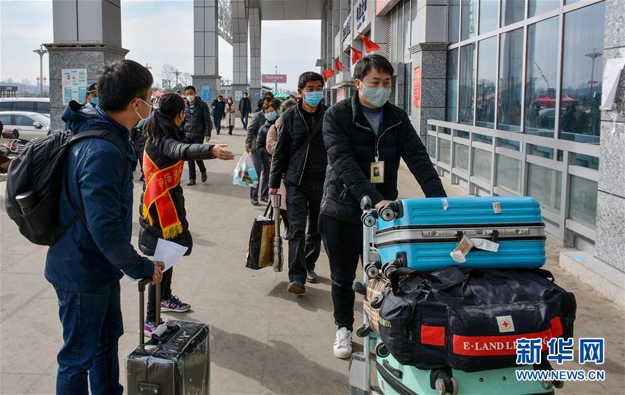 （在習近平新時代中國特色社會主義思想指引下&mdash;&mdash;新時代新作為新篇章&middot;習近平總書記關切事&middot;圖文互動）（3）讓貧困勞動力端穩就業的&ldquo;飯碗&rdquo;&mdash;&mdash;各地就業扶貧不松勁鞏固脫貧成果