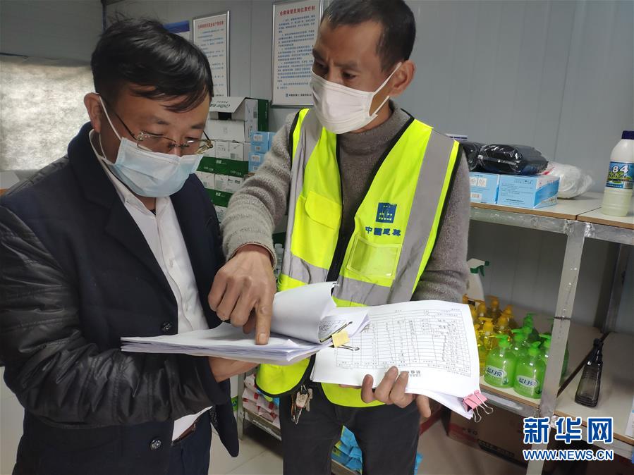 （一線抗疫群英譜&middot;圖文互動）（1）&ldquo;逆行者&rdquo;曾陽春：步行十公里，他冒雨趕赴一線