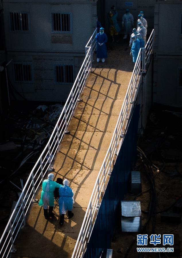 （聚焦疫情防控&middot;圖文互動）（10）分秒必爭！一切為了治病救人&mdash;&mdash;中國抗疫生命至上的生動實踐