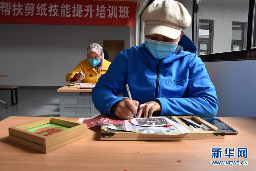 （決戰(zhàn)決勝脫貧攻堅&middot;圖文互動）從&ldquo;灶臺&rdquo;到&ldquo;非遺&rdquo;舞臺&mdash;&mdash;寧夏海原縣農村婦女雙手拓開致富路