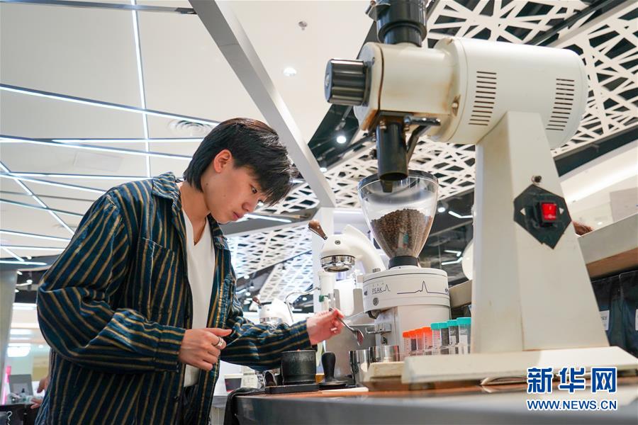 （圖文互動）（3）&ldquo;觸網&rdquo;直播間 引領&ldquo;小眾圈&rdquo;&mdash;&mdash;新興職業青年的初心與匠心