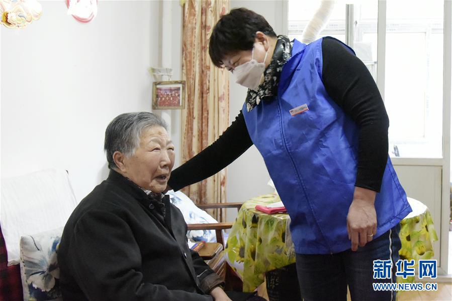 （在習(xí)近平新時(shí)代中國特色社會主義思想指引下&mdash;&mdash;新時(shí)代新作為新篇章&middot;習(xí)近平總書記關(guān)切事&middot;圖文互動）（7）增強(qiáng)困難群眾對疫情影響的抵抗力