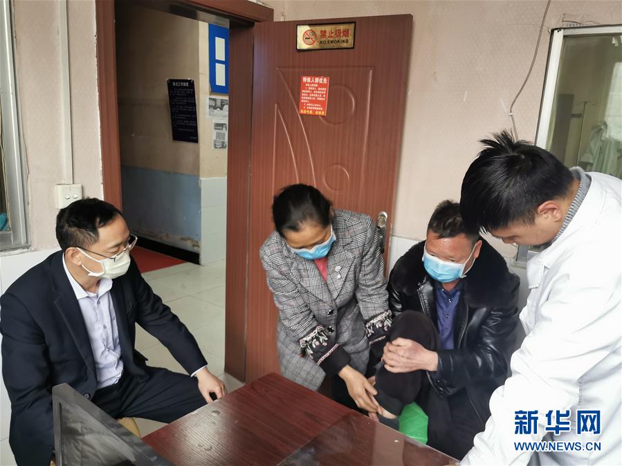 （在習(xí)近平新時(shí)代中國特色社會主義思想指引下&mdash;&mdash;新時(shí)代新作為新篇章&middot;習(xí)近平總書記關(guān)切事&middot;圖文互動）（8）增強(qiáng)困難群眾對疫情影響的抵抗力