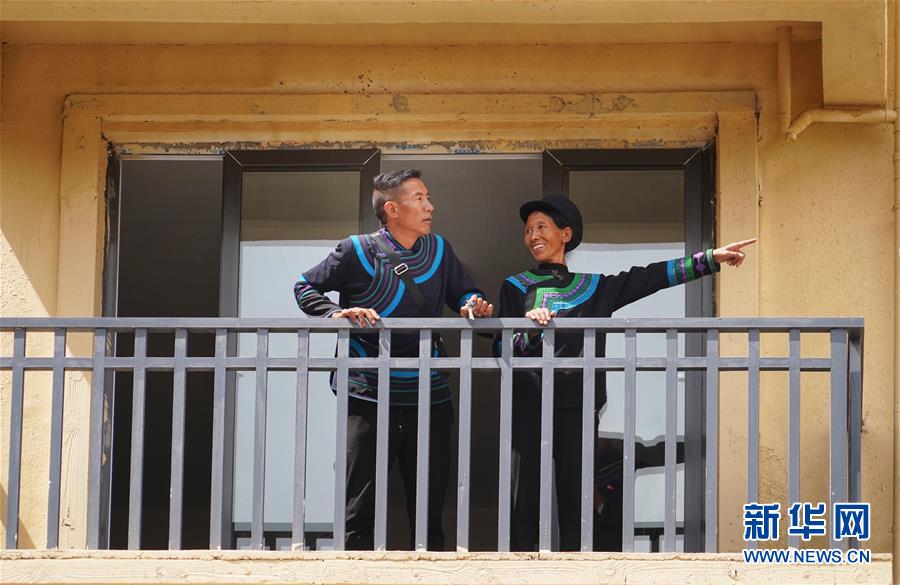 （熱點鮮報&middot;圖文互動）（6）出懸崖記&mdash;&mdash;四川涼山&ldquo;懸崖村&rdquo;貧困群眾走下&ldquo;天梯&rdquo;搬新居
