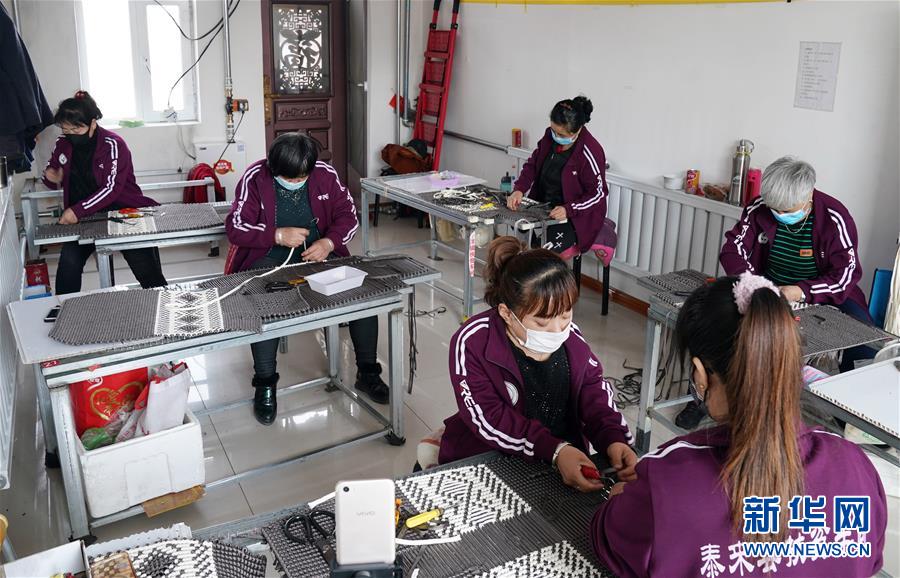 （在習(xí)近平新時(shí)代中國(guó)特色社會(huì)主義思想指引下&mdash;&mdash;新時(shí)代新作為新篇章&middot;習(xí)近平總書(shū)記關(guān)切事&middot;圖文互動(dòng)）（2）助你飛翔，擁抱陽(yáng)光&mdash;&mdash;助力殘疾人脫貧攻堅(jiān)故事