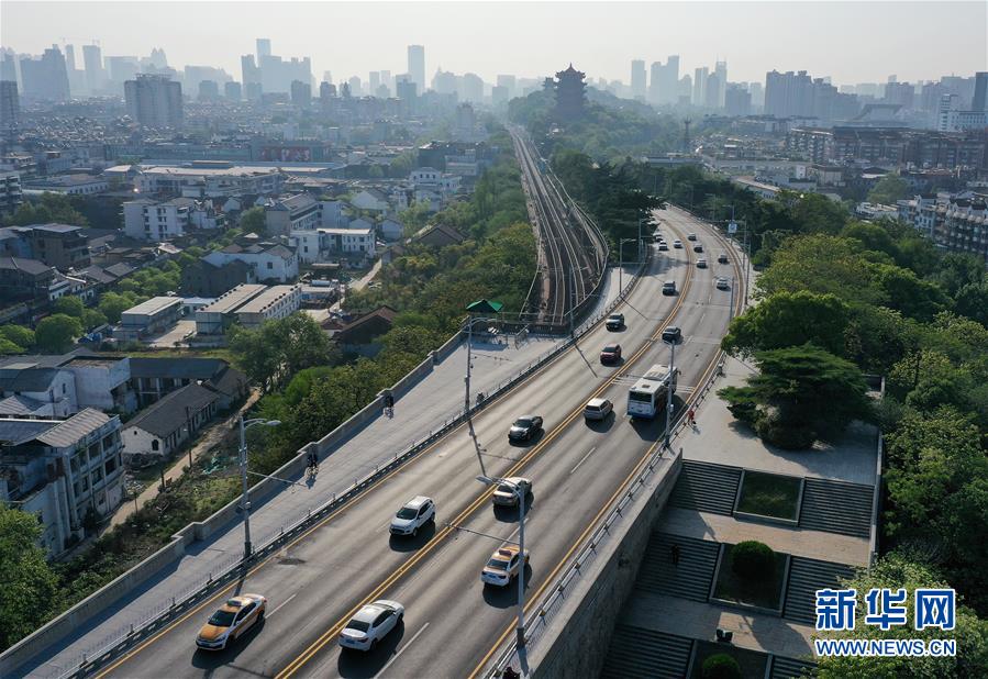 (新華全媒頭條·圖文互動)(13)從人民中汲取磅礴力量——習近平總書記同出席2020年全國兩會人大代表、政協委員共商國是紀實
