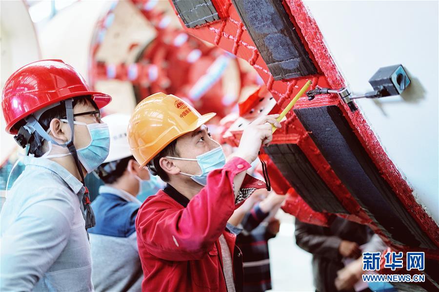 （在習近平新時代中國特色社會主義思想指引下&mdash;&mdash;新時代新作為新篇章&middot;習近平總書記關切事&middot;圖文互動）（1）最有力的支撐，最堅決的攀登&mdash;&mdash;記錄奮戰(zhàn)在復工復產(chǎn)一線的科技工作者