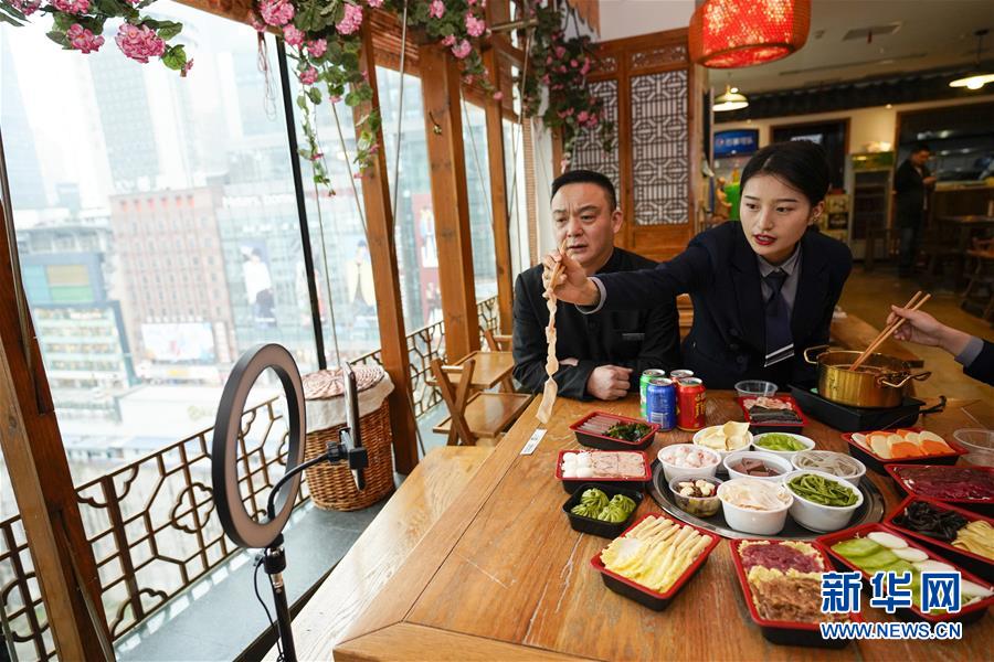 （在習近平新時代中國特色社會主義思想指引下&mdash;&mdash;新時代新作為新篇章&middot;習近平總書記關切事&middot;圖文互動）（1）順勢而為開新局&mdash;&mdash;新就業形態發展觀察